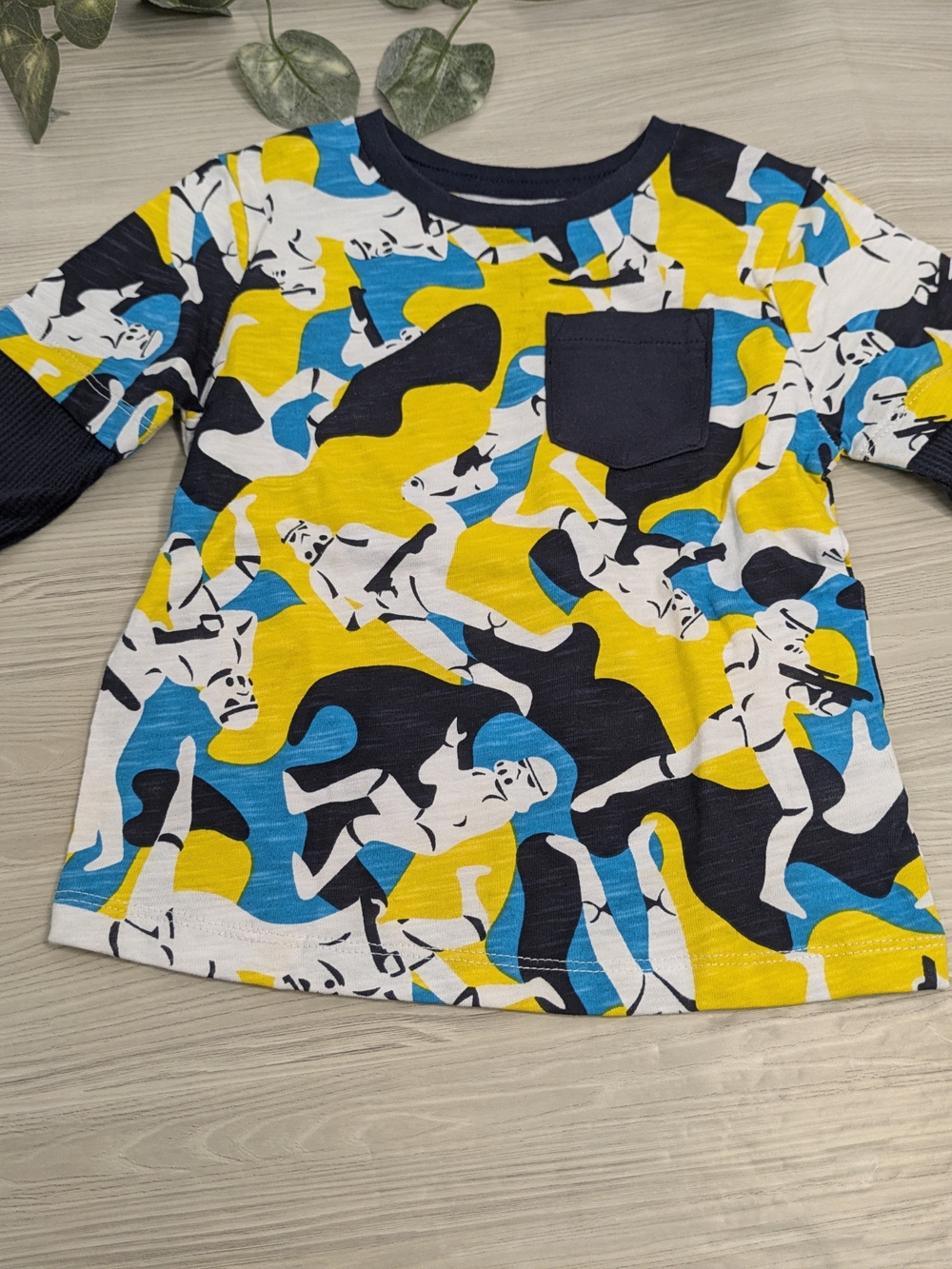 Amazon Essentials Disney Star Wars Boys and Toddlers' Long-Sleeve 2-in 1 Shirt
